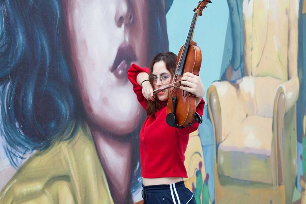 a-fondo-mujer-violin-angela